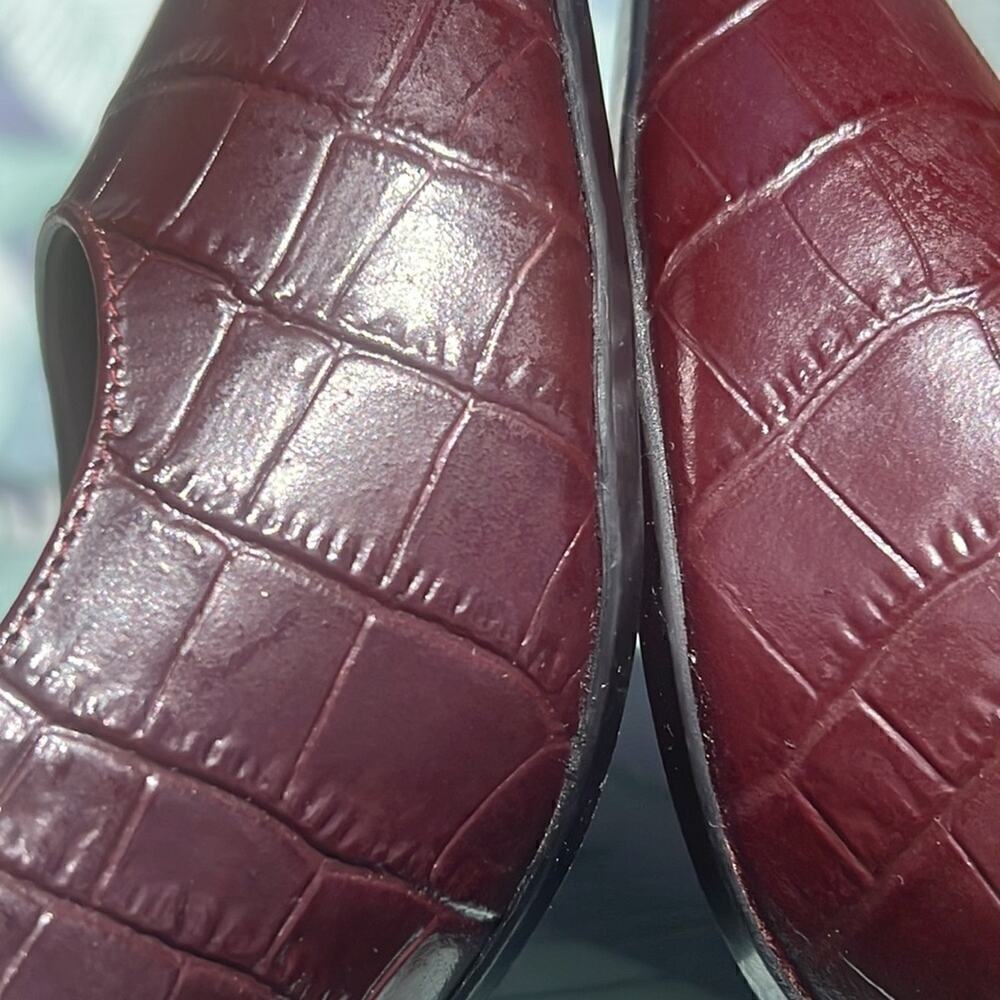 ▶️ Aquatalia ◀️ Maroon Embossed Leather Croc Pattern Pumps. 8 M - Picture 13 of 16